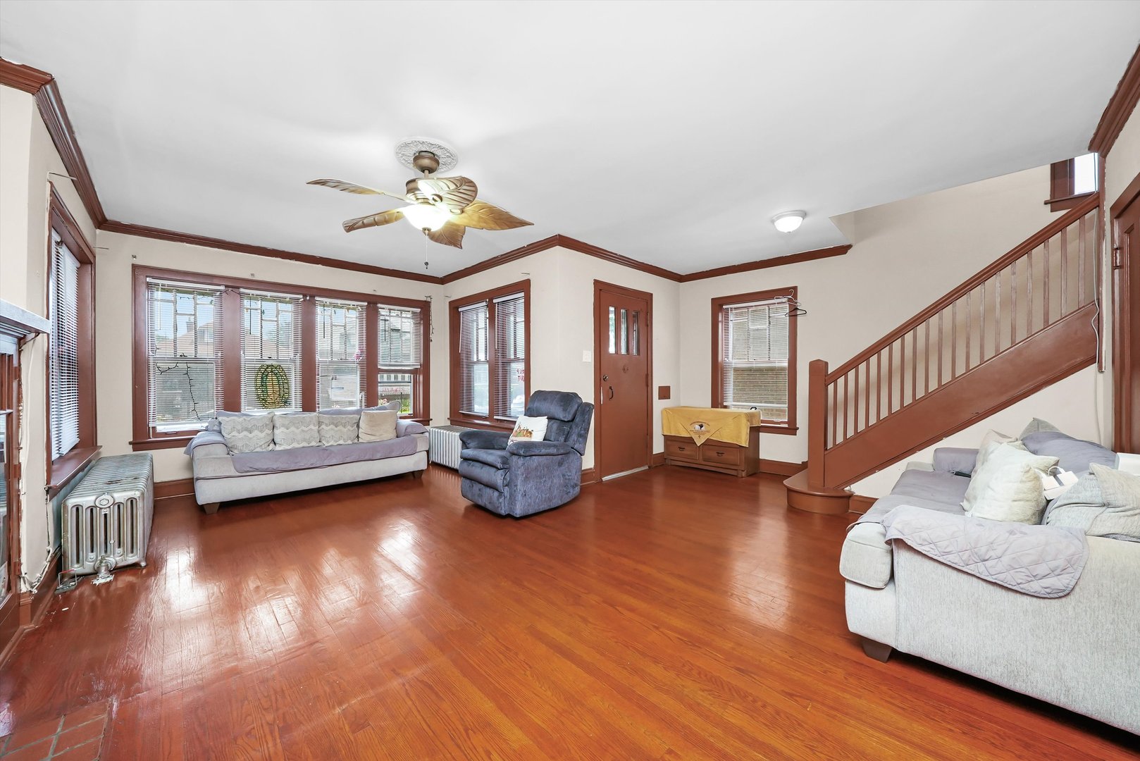 6234 S ALBANY Avenue, Chicago, IL 60629