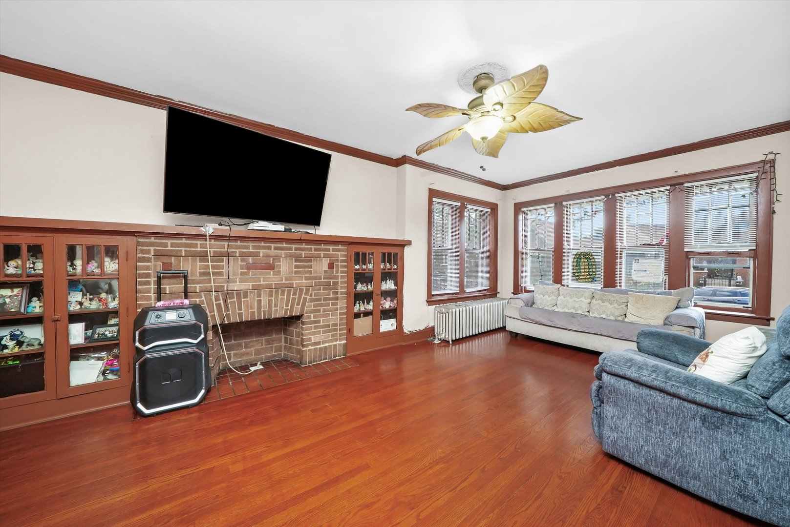 6234 S ALBANY Avenue, Chicago, IL 60629