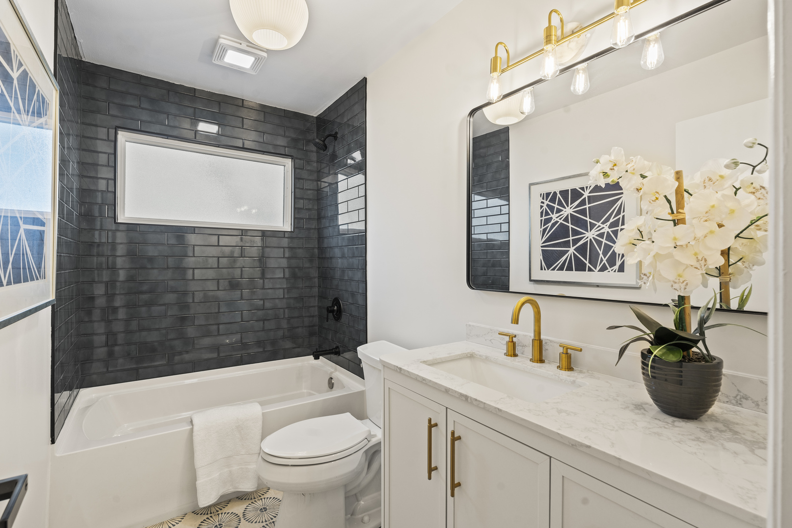 1101 60th Place, Downers Grove, IL 60516