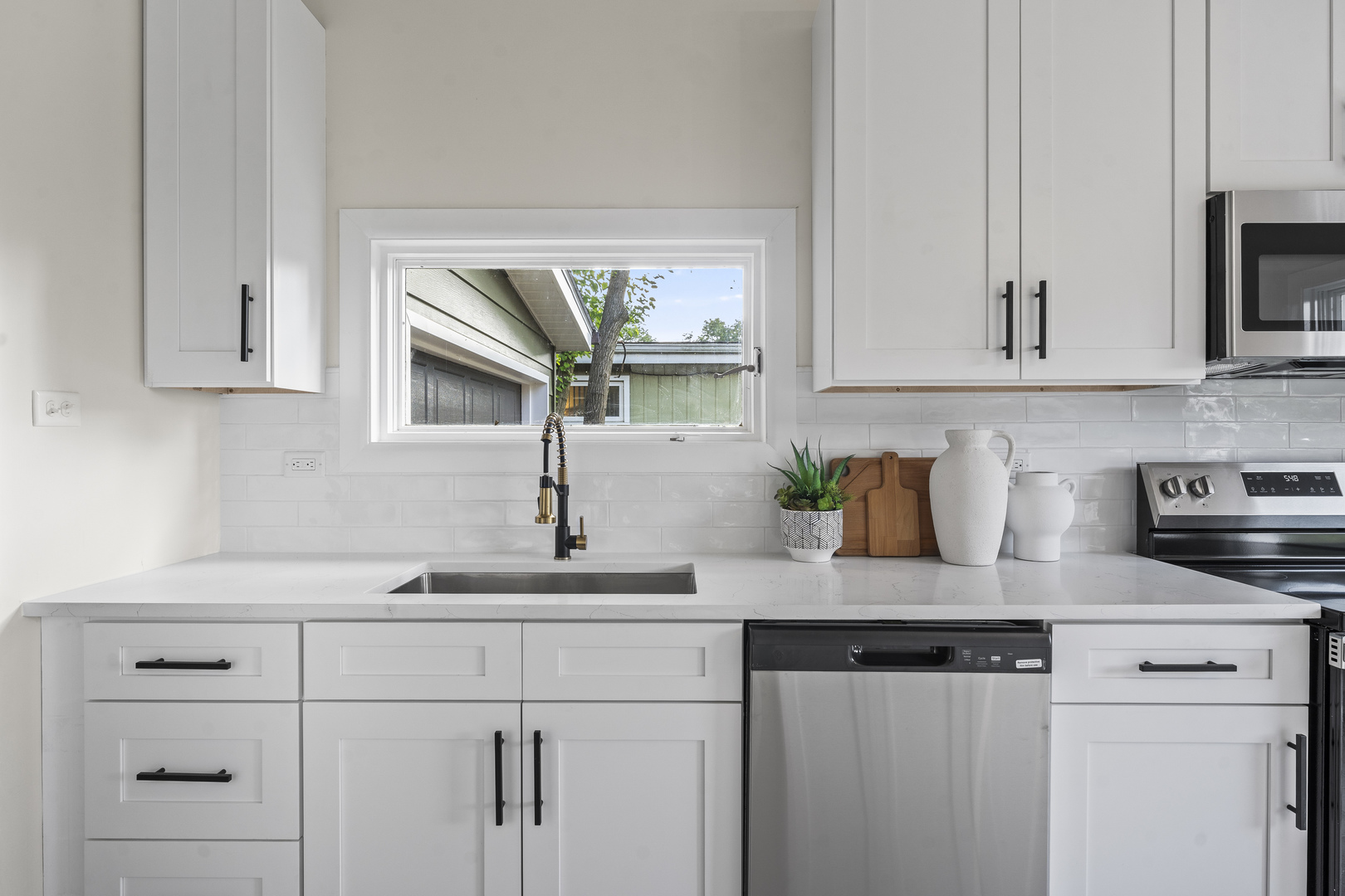 1101 60th Place, Downers Grove, IL 60516