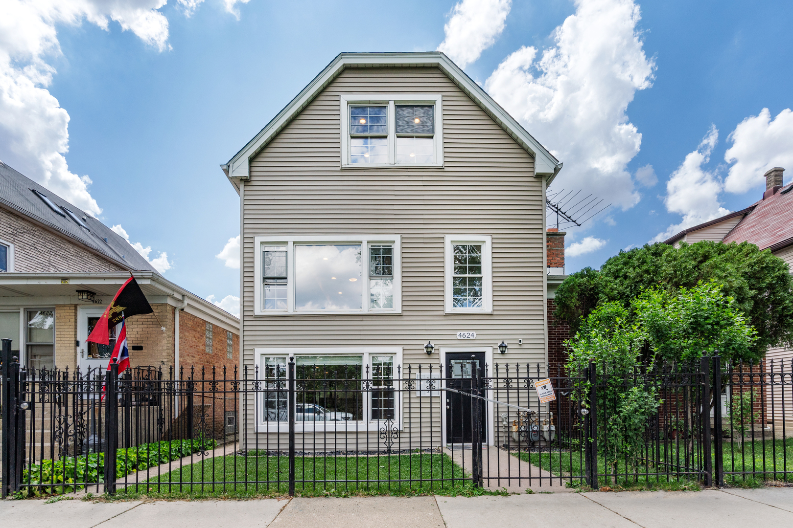 4624 N Springfield Avenue, Chicago, IL 60625