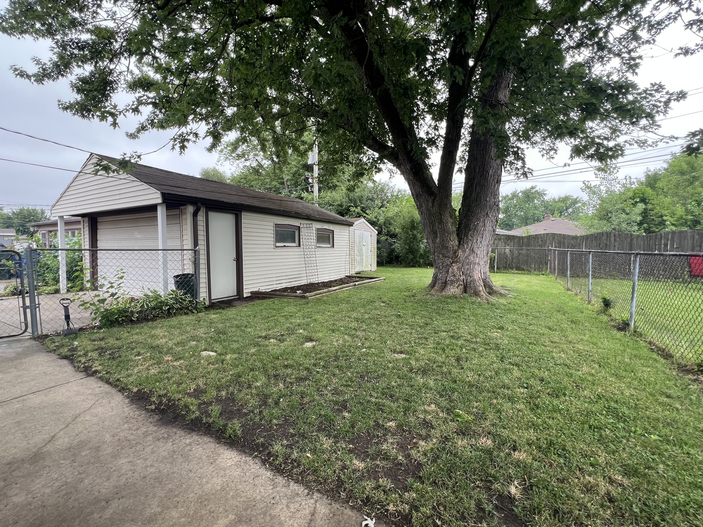 11700 Meadow Lane Drive, Merrionette Park, IL 60803