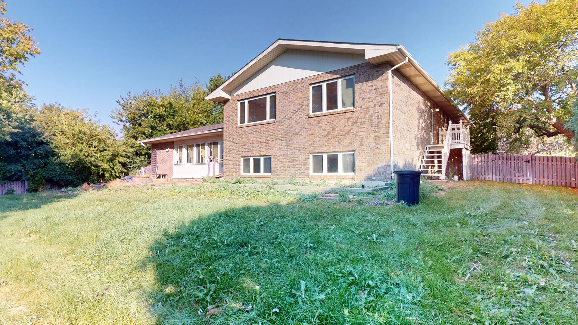 6 Saddlewood Court, Sugar Grove, IL 60554