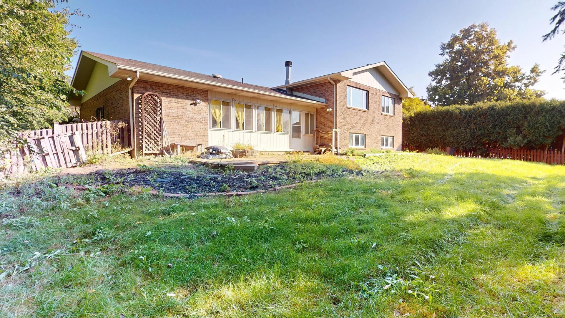 6 Saddlewood Court, Sugar Grove, IL 60554
