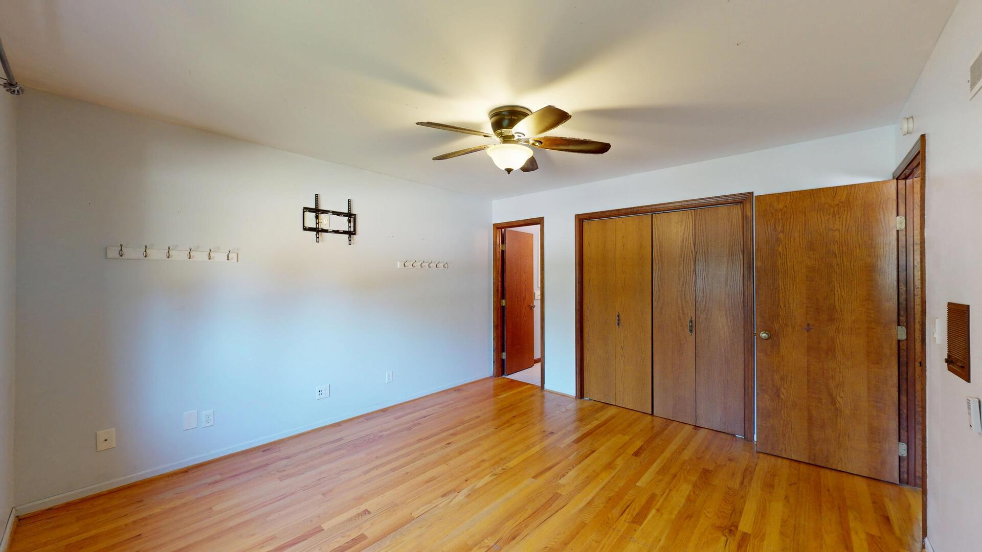 6 Saddlewood Court, Sugar Grove, IL 60554