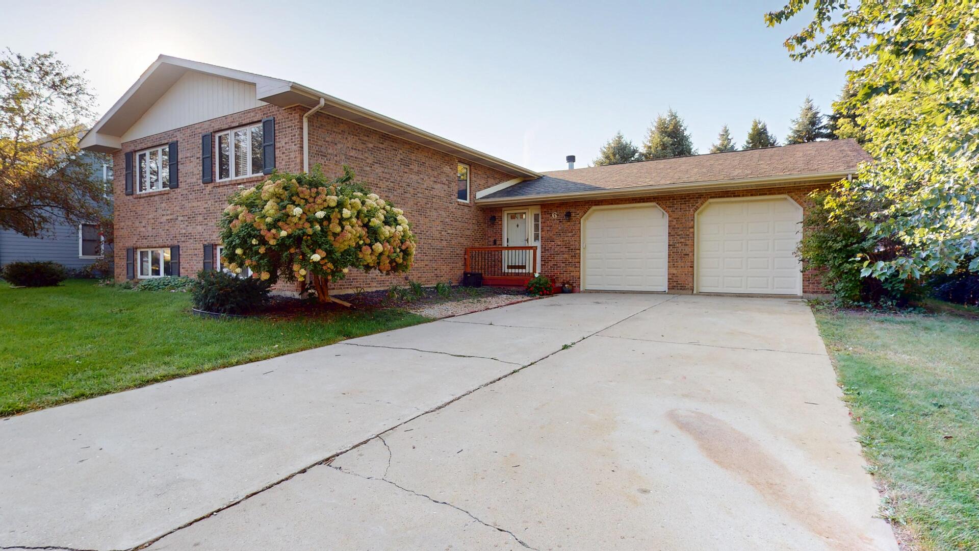 6 Saddlewood Court, Sugar Grove, IL 60554