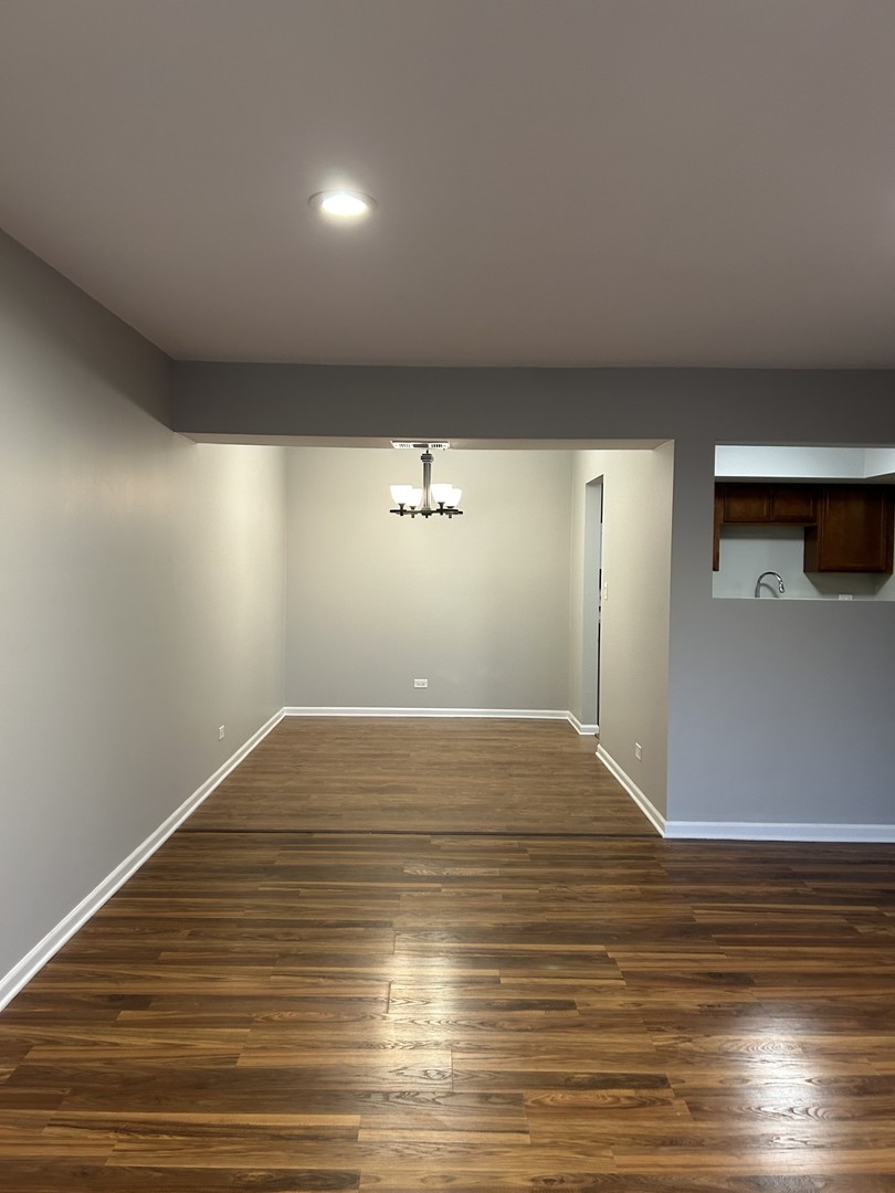 207 W Park Avenue #205, Libertyville, IL 60048