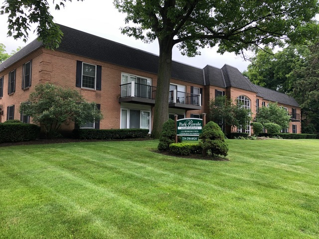 207 W Park Avenue #205, Libertyville, IL 60048