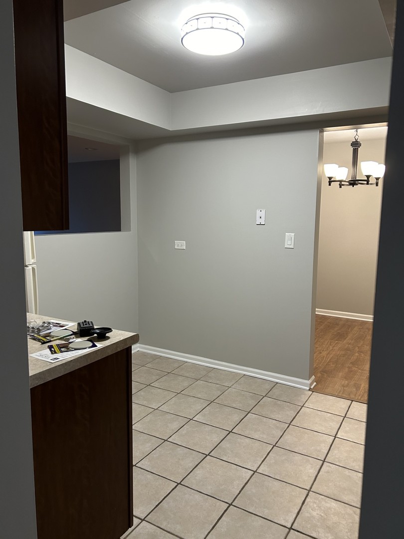 207 W Park Avenue #205, Libertyville, IL 60048