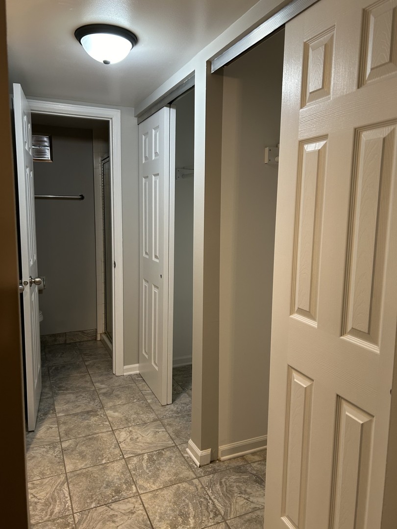 207 W Park Avenue #205, Libertyville, IL 60048