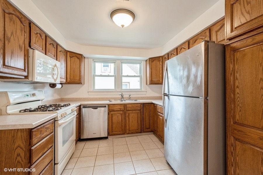972 HOWARD Avenue, Des Plaines, IL 60018