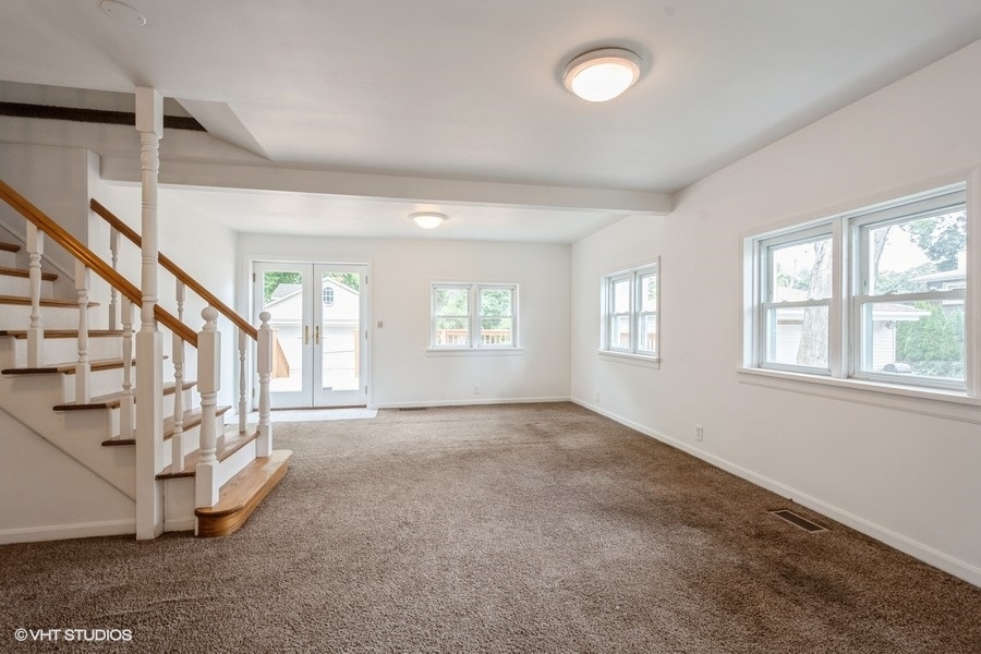 972 HOWARD Avenue, Des Plaines, IL 60018