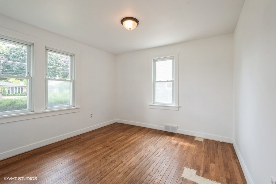 972 HOWARD Avenue, Des Plaines, IL 60018