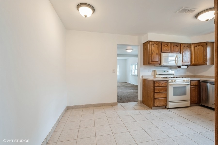 972 HOWARD Avenue, Des Plaines, IL 60018