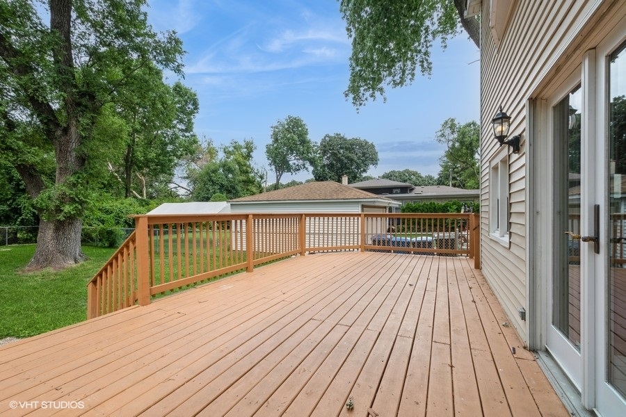 972 HOWARD Avenue, Des Plaines, IL 60018