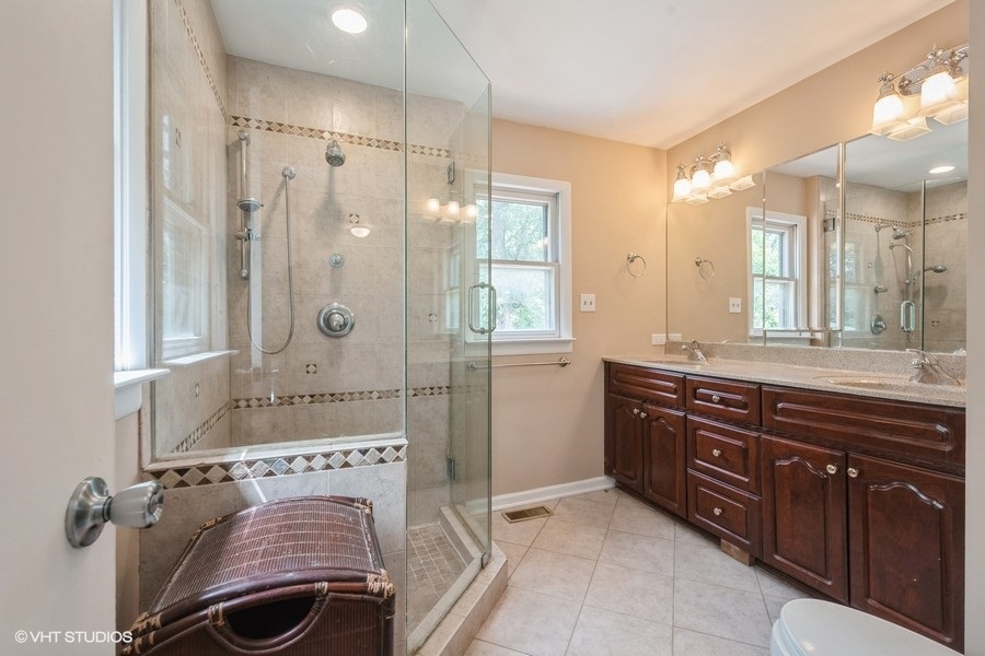 972 HOWARD Avenue, Des Plaines, IL 60018