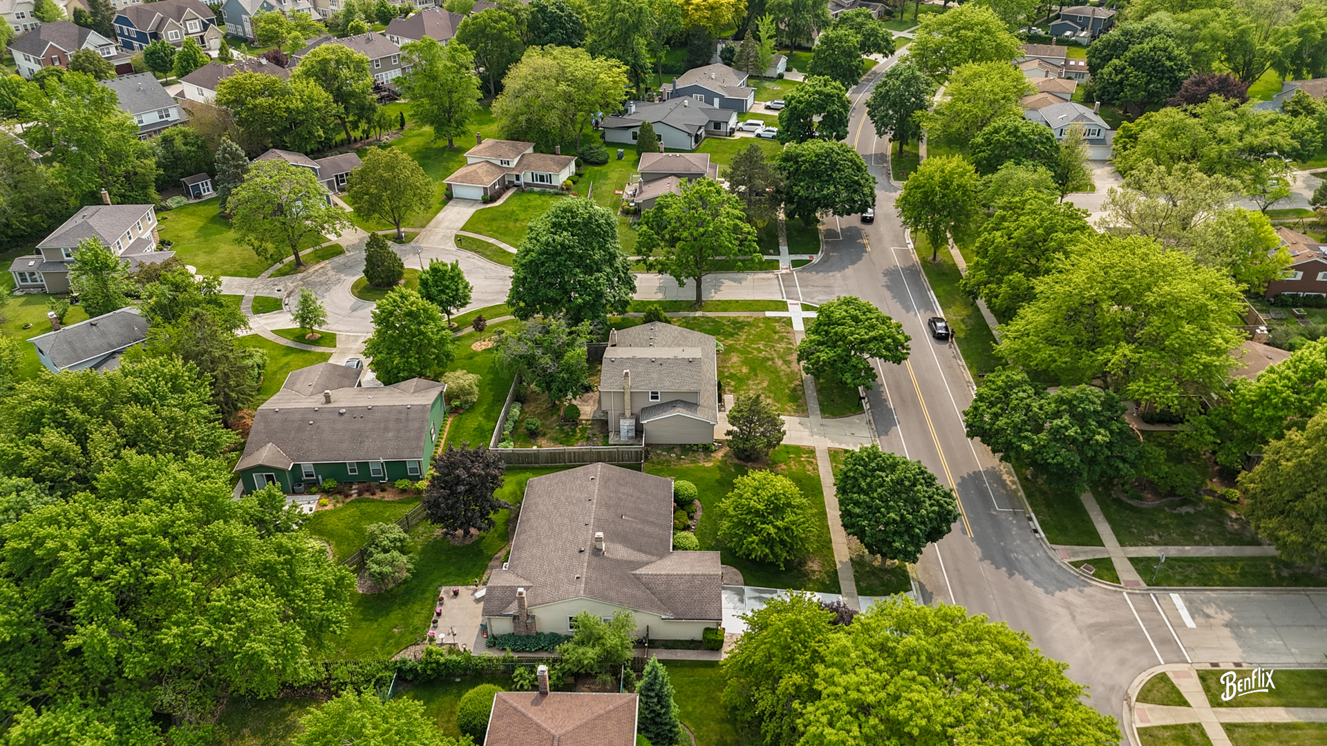 311 Greentree Parkway, Libertyville, IL 60048