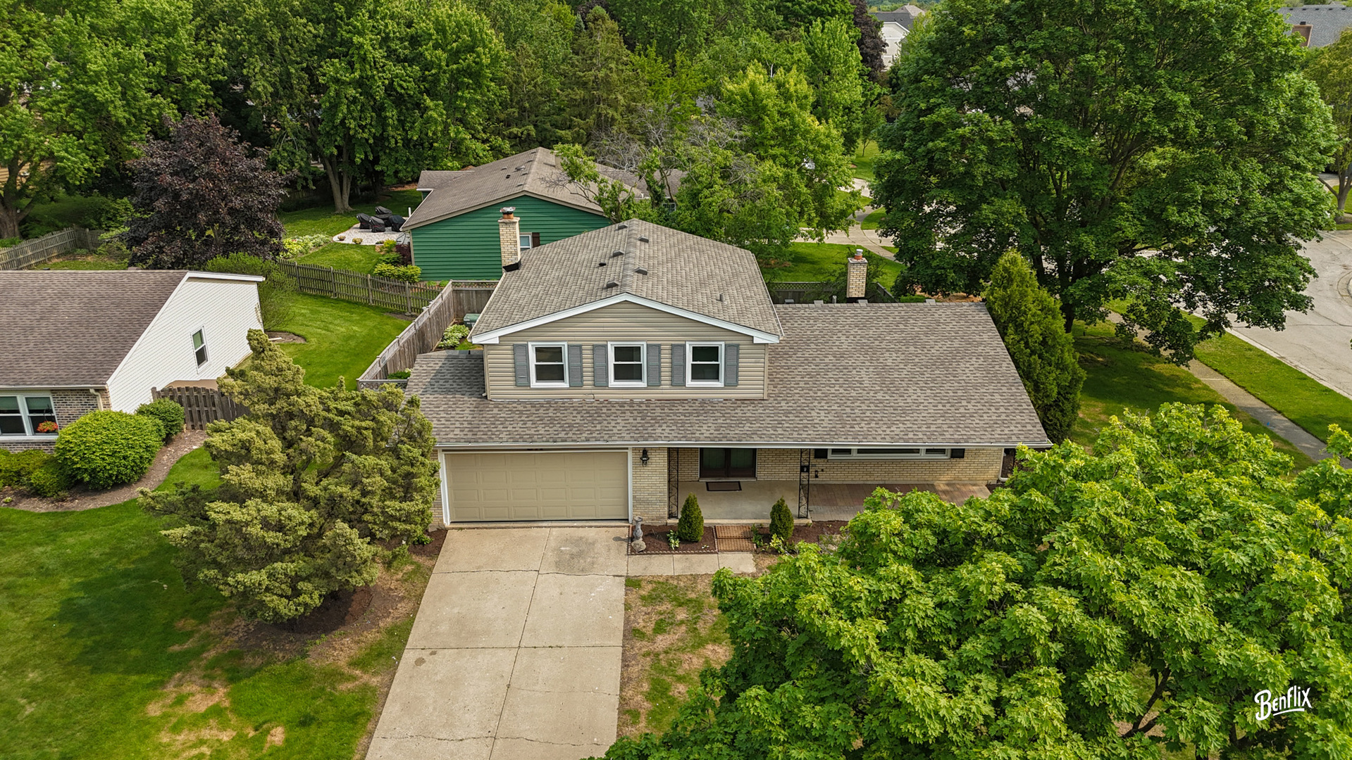 311 Greentree Parkway, Libertyville, IL 60048