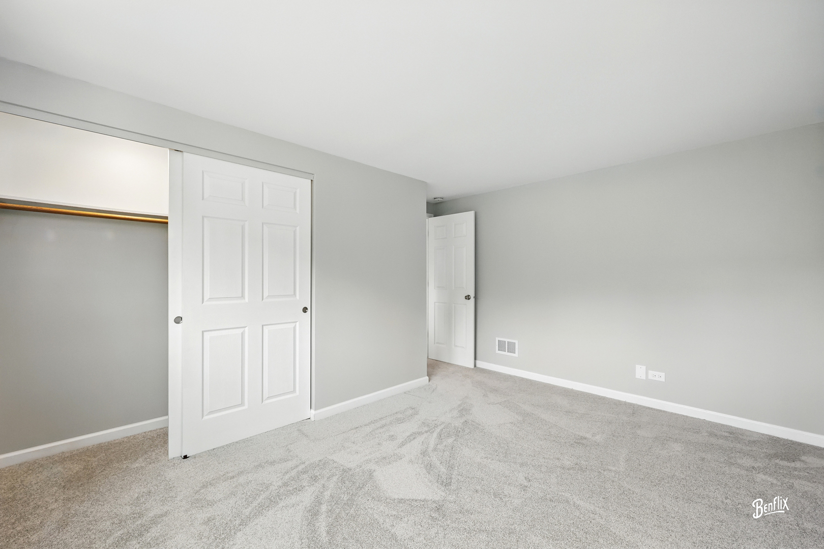 311 Greentree Parkway, Libertyville, IL 60048
