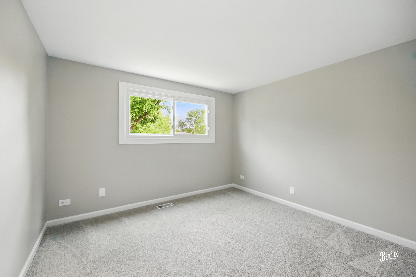311 Greentree Parkway, Libertyville, IL 60048