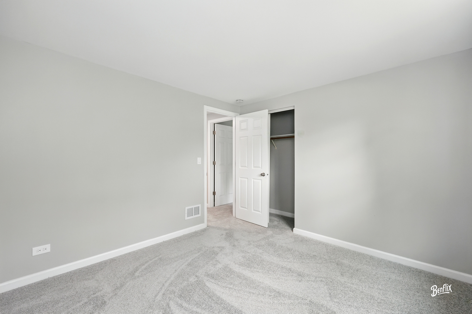 311 Greentree Parkway, Libertyville, IL 60048