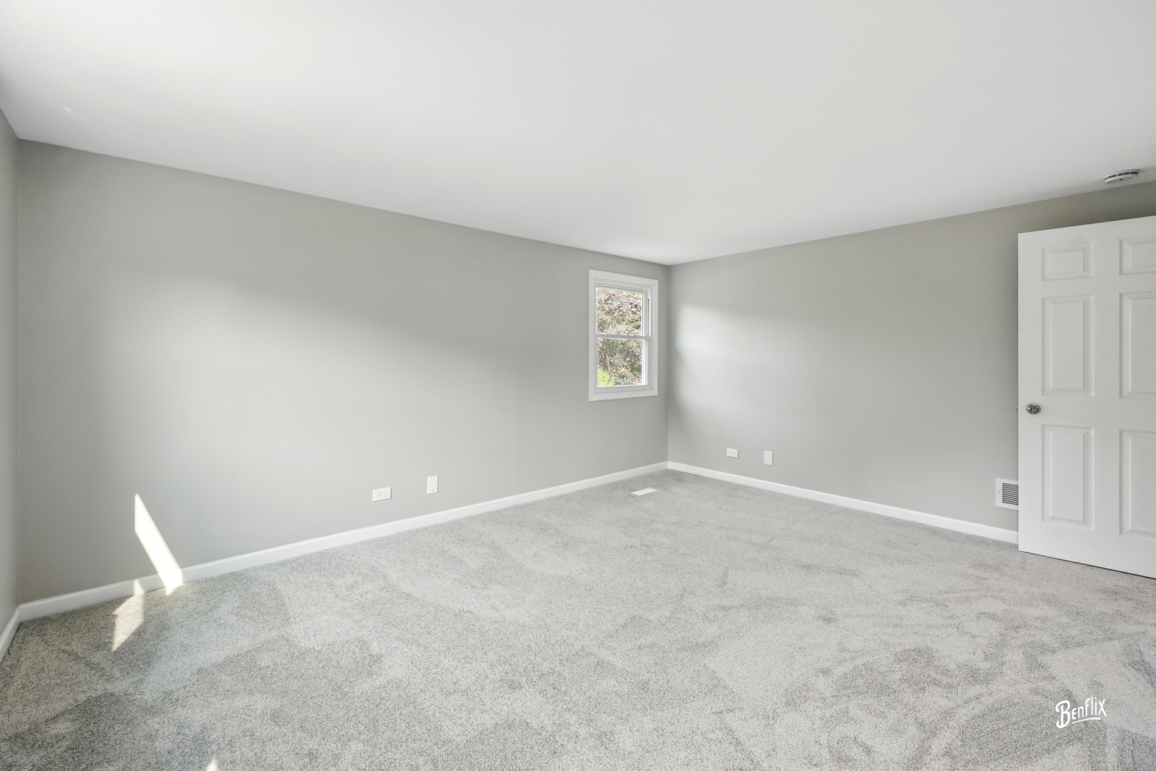 311 Greentree Parkway, Libertyville, IL 60048