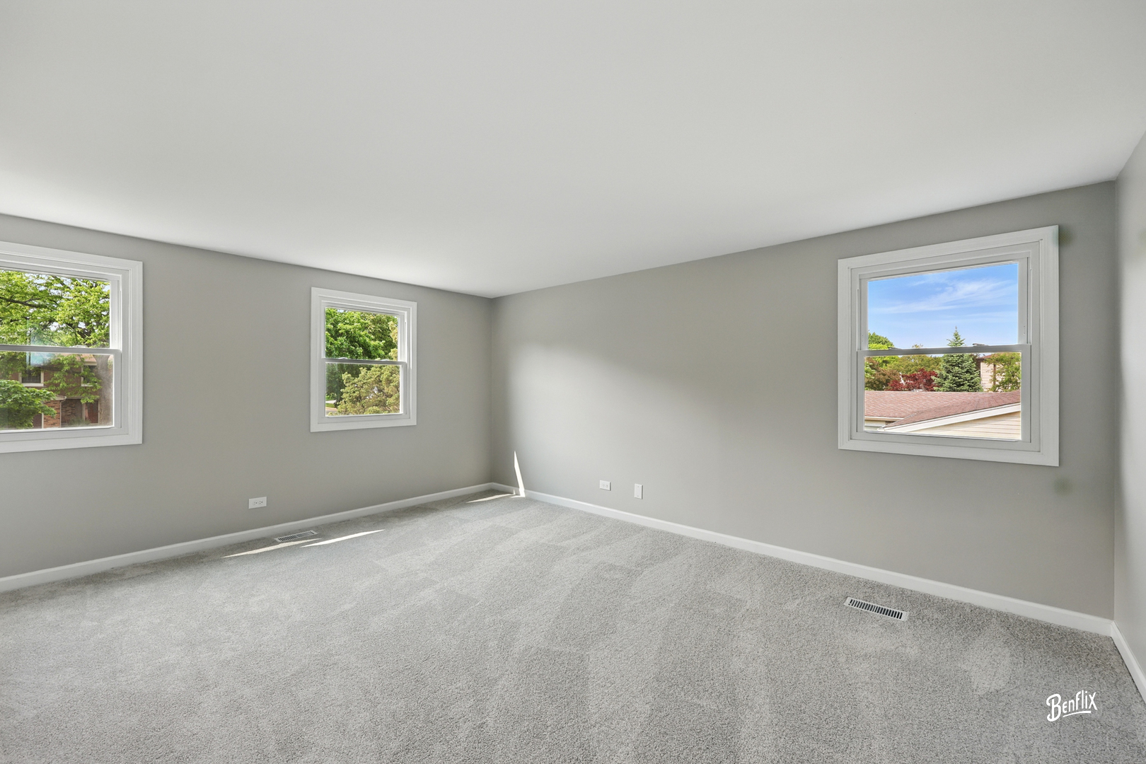 311 Greentree Parkway, Libertyville, IL 60048
