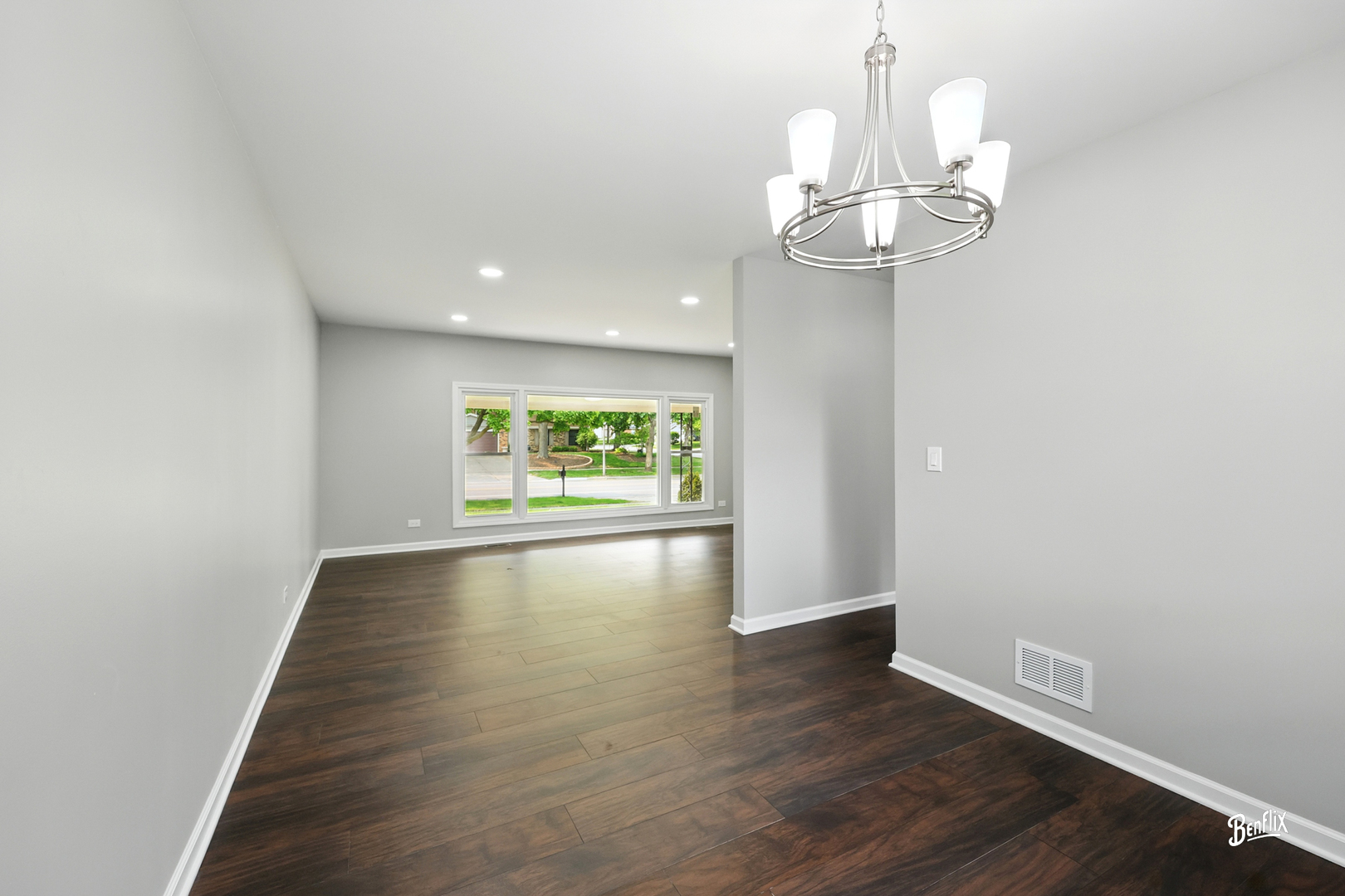 311 Greentree Parkway, Libertyville, IL 60048