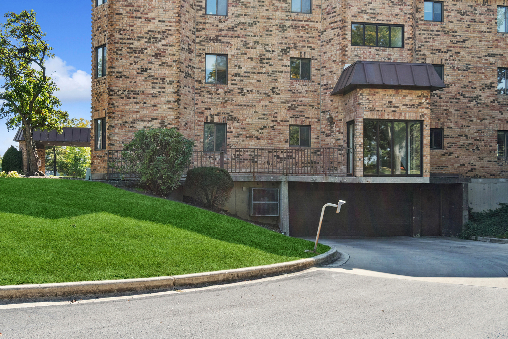 2880 Torrey Pine Lane #2F, Lisle, IL 60532