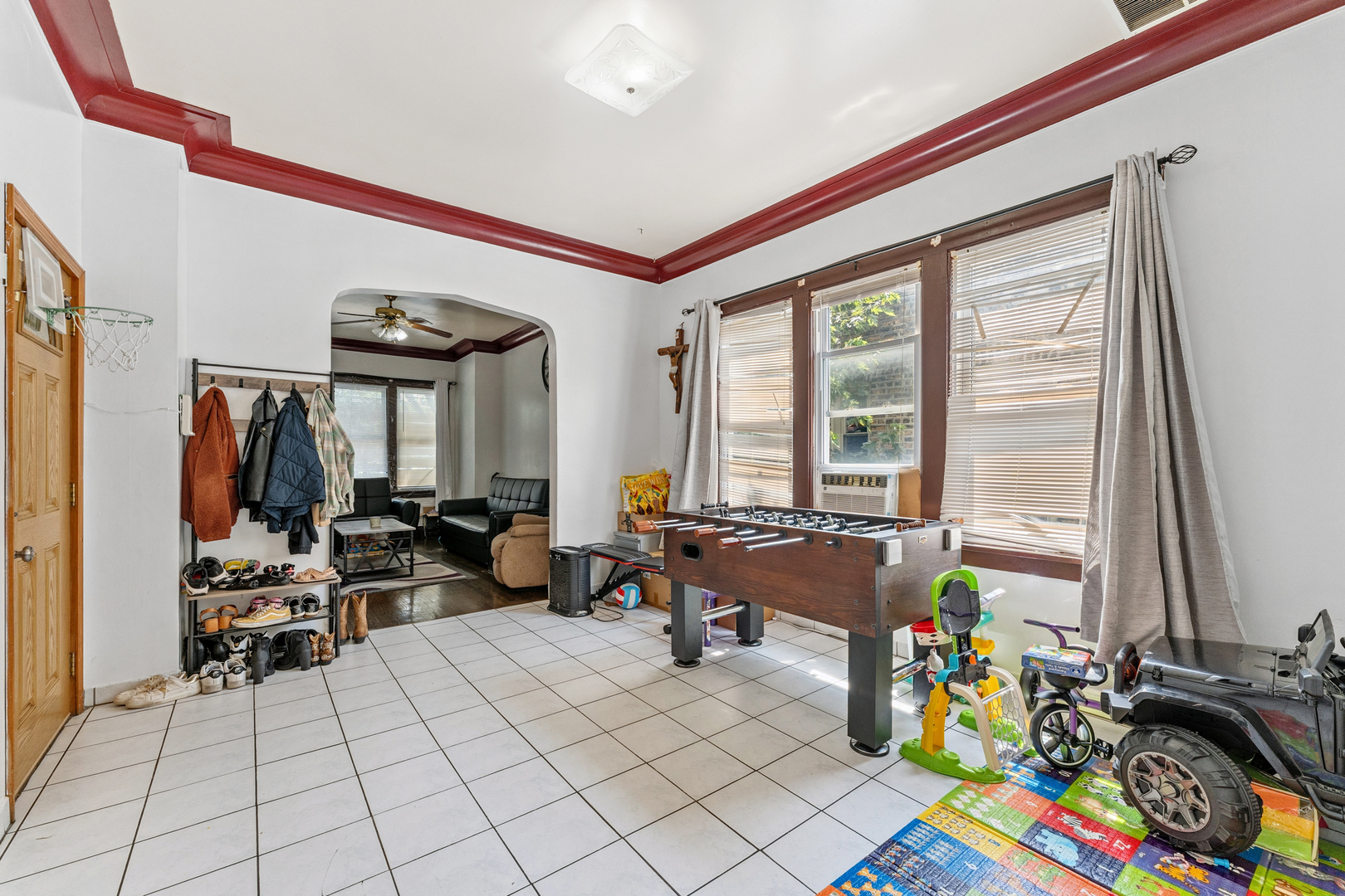 2826 N Rockwell Street, Chicago, IL 60618