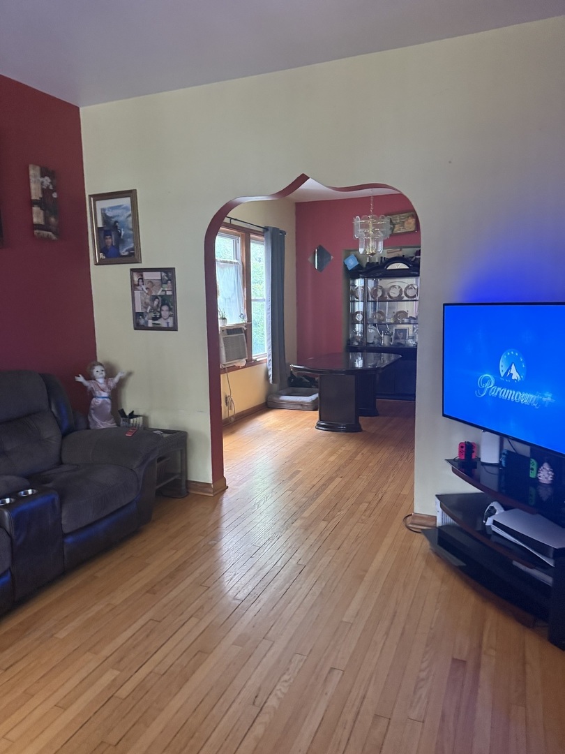 2826 N Rockwell Street, Chicago, IL 60618