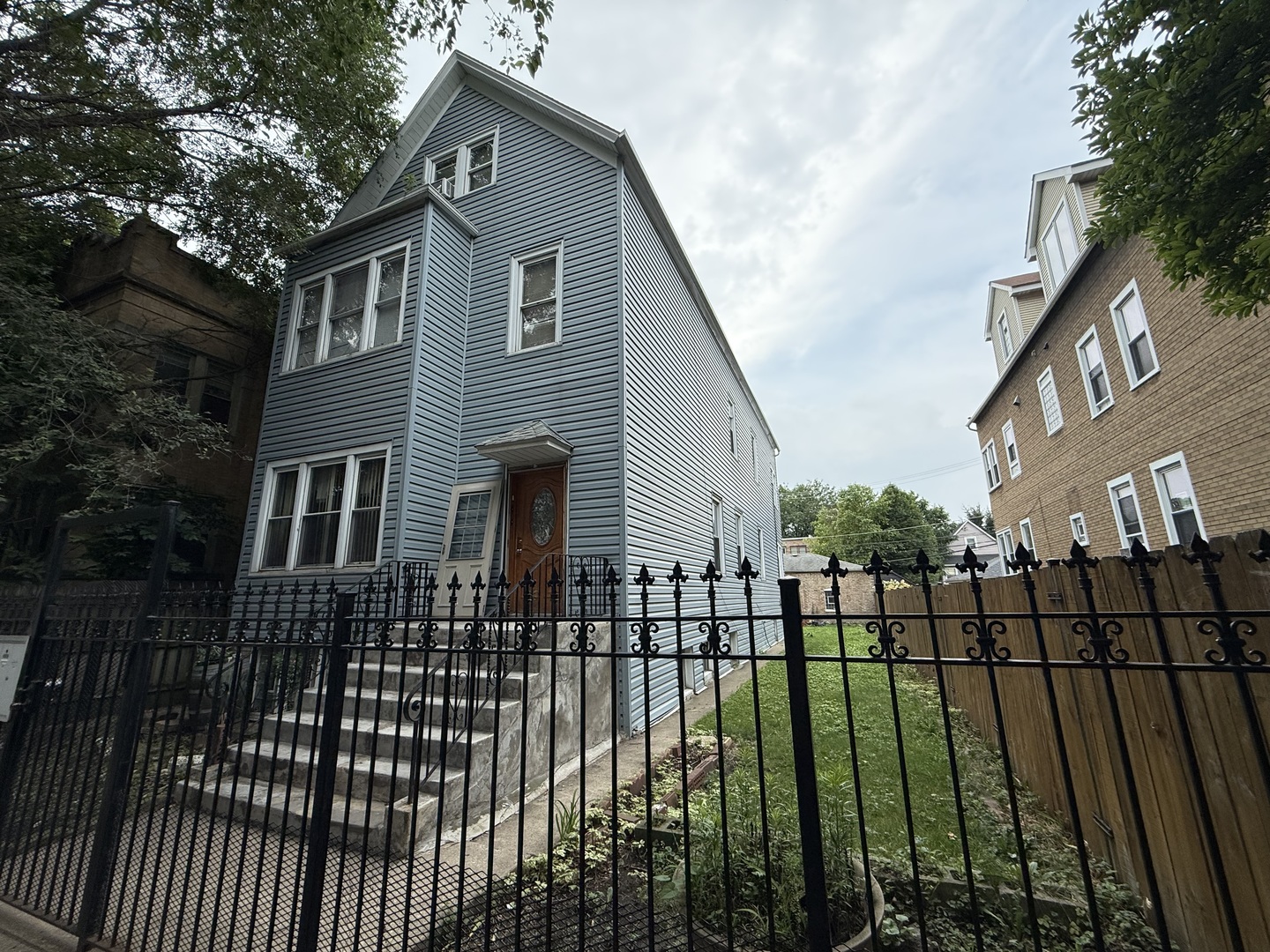 2826 N Rockwell Street, Chicago, IL 60618