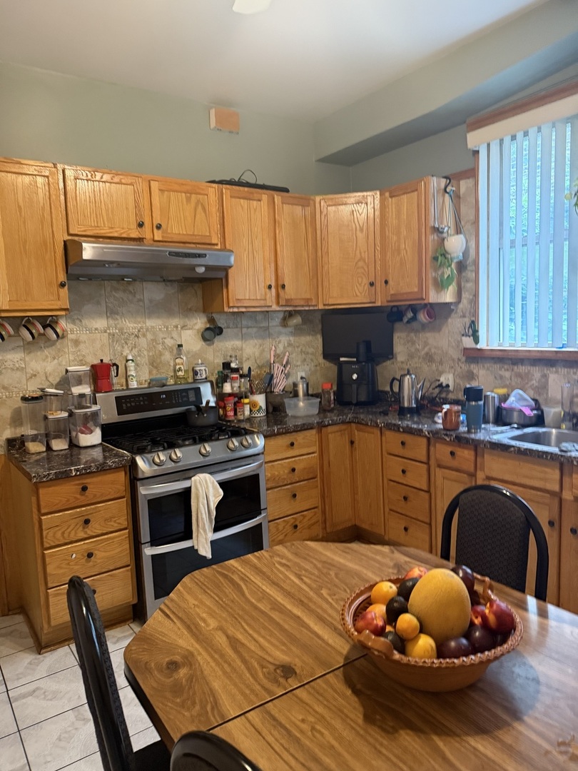 2826 N Rockwell Street, Chicago, IL 60618