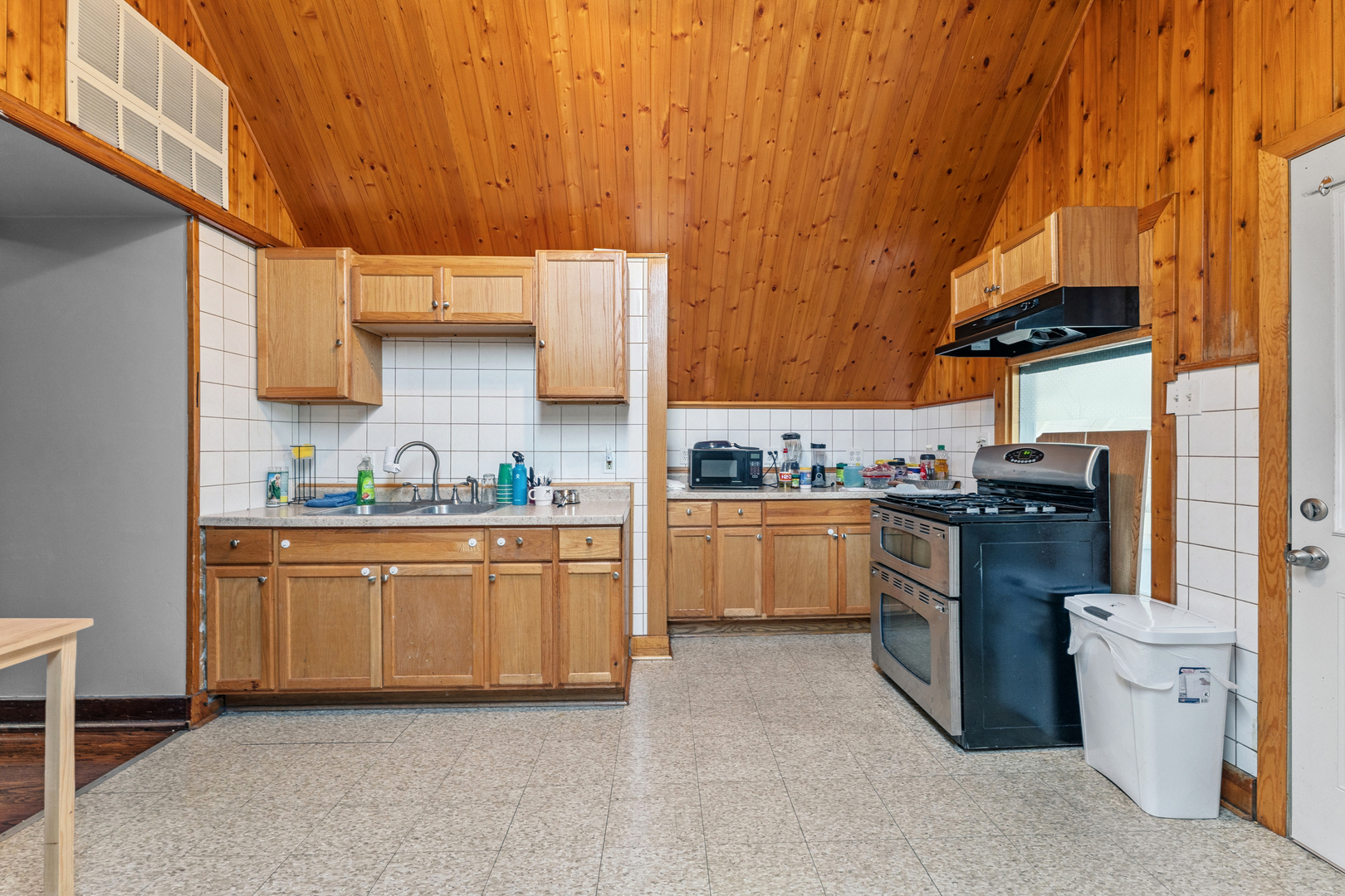 2826 N Rockwell Street, Chicago, IL 60618