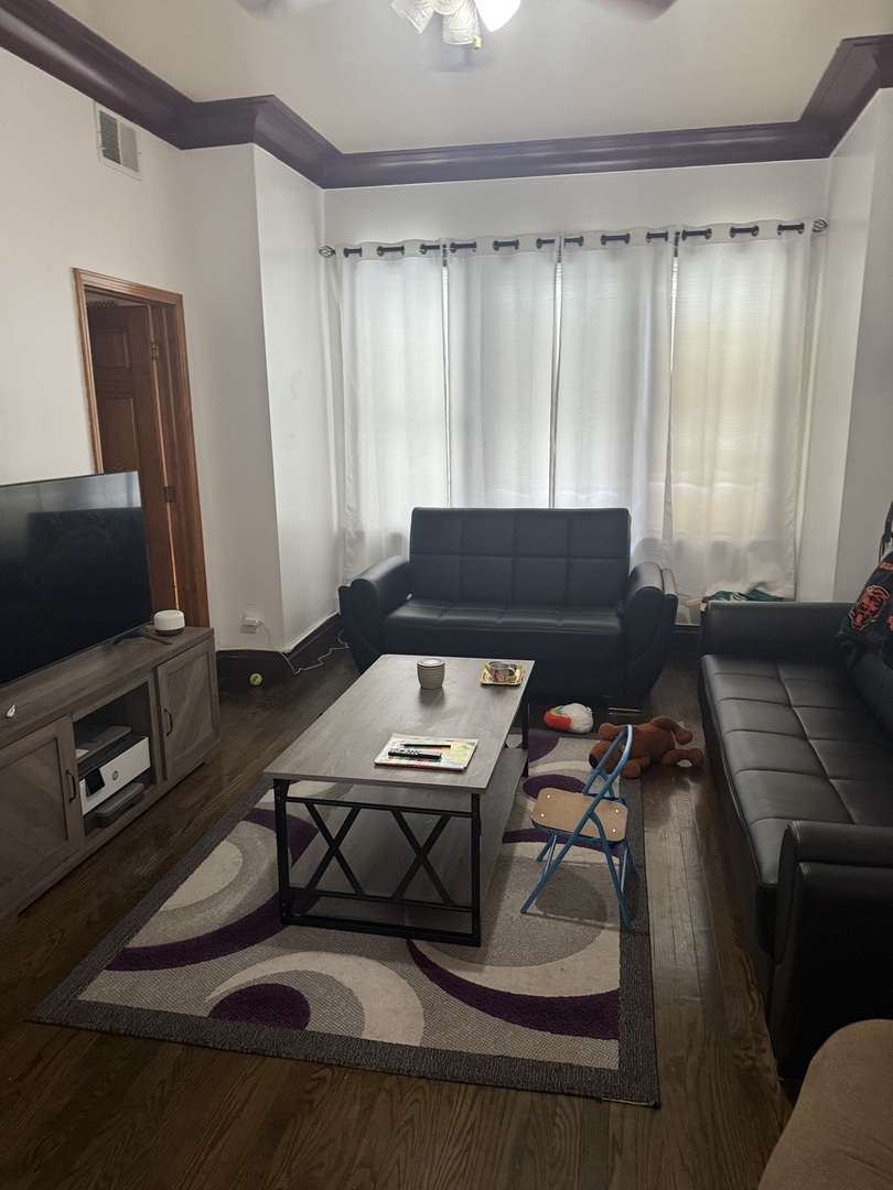 2826 N Rockwell Street, Chicago, IL 60618