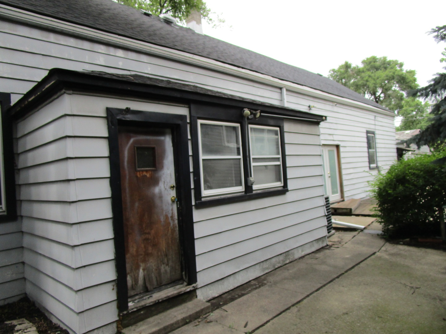 5028 W 32nd Street, Cicero, IL 60804