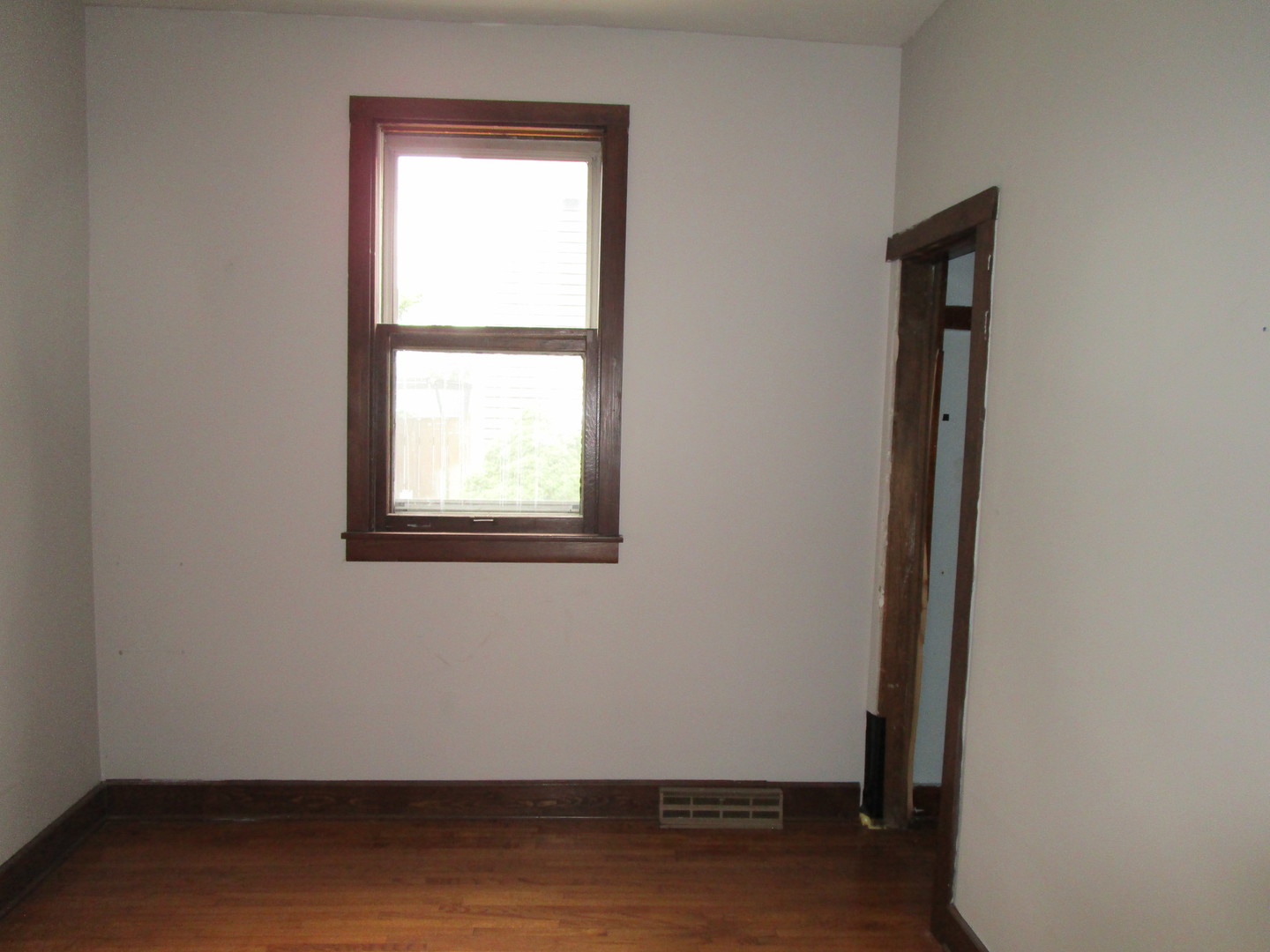5028 W 32nd Street, Cicero, IL 60804