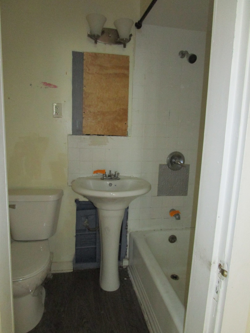 5028 W 32nd Street, Cicero, IL 60804