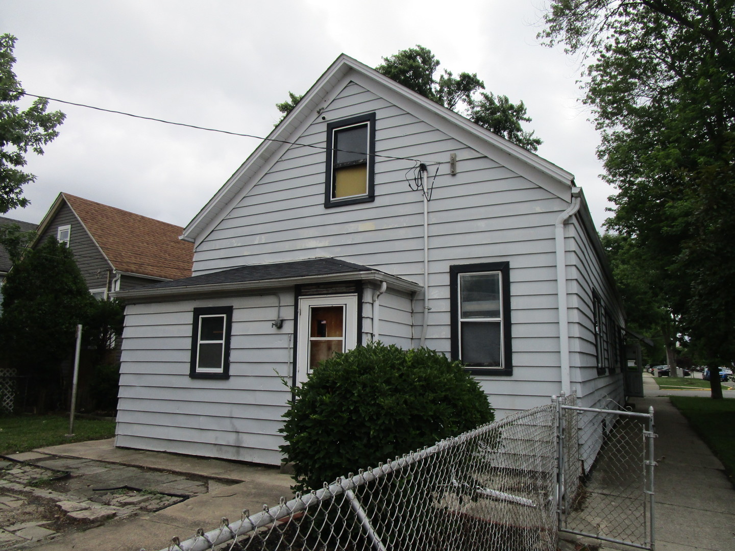 5028 W 32nd Street, Cicero, IL 60804