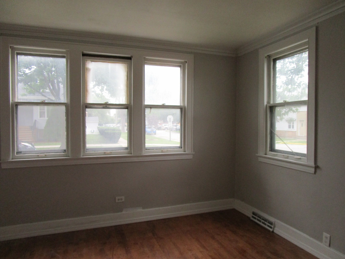 5028 W 32nd Street, Cicero, IL 60804
