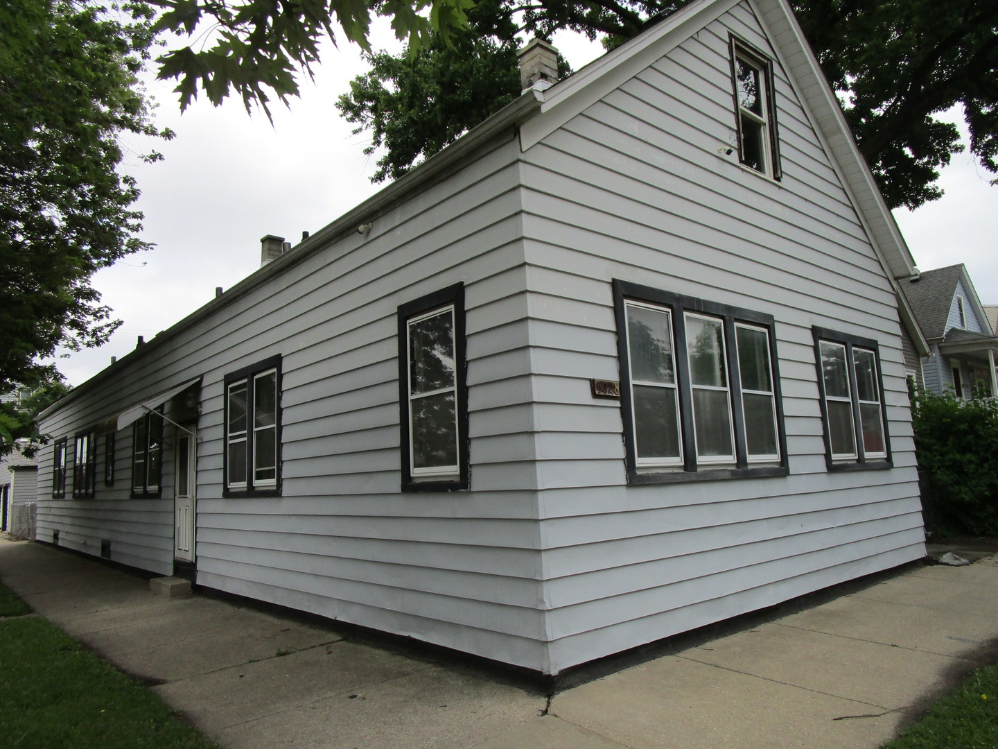 5028 W 32nd Street, Cicero, IL 60804