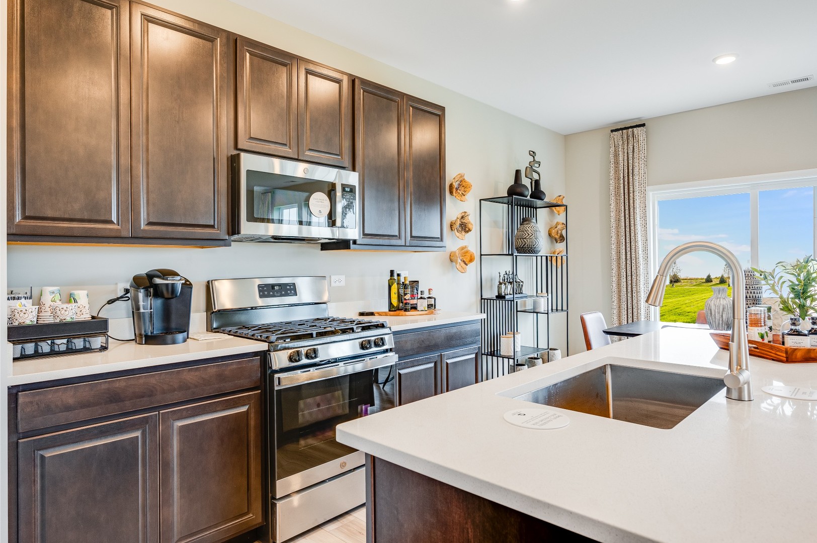 442 Hathaway Lane, Oswego, IL 60543