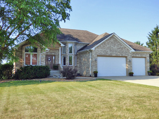 41W951 Hunters Hill Drive, St. Charles, IL 60175