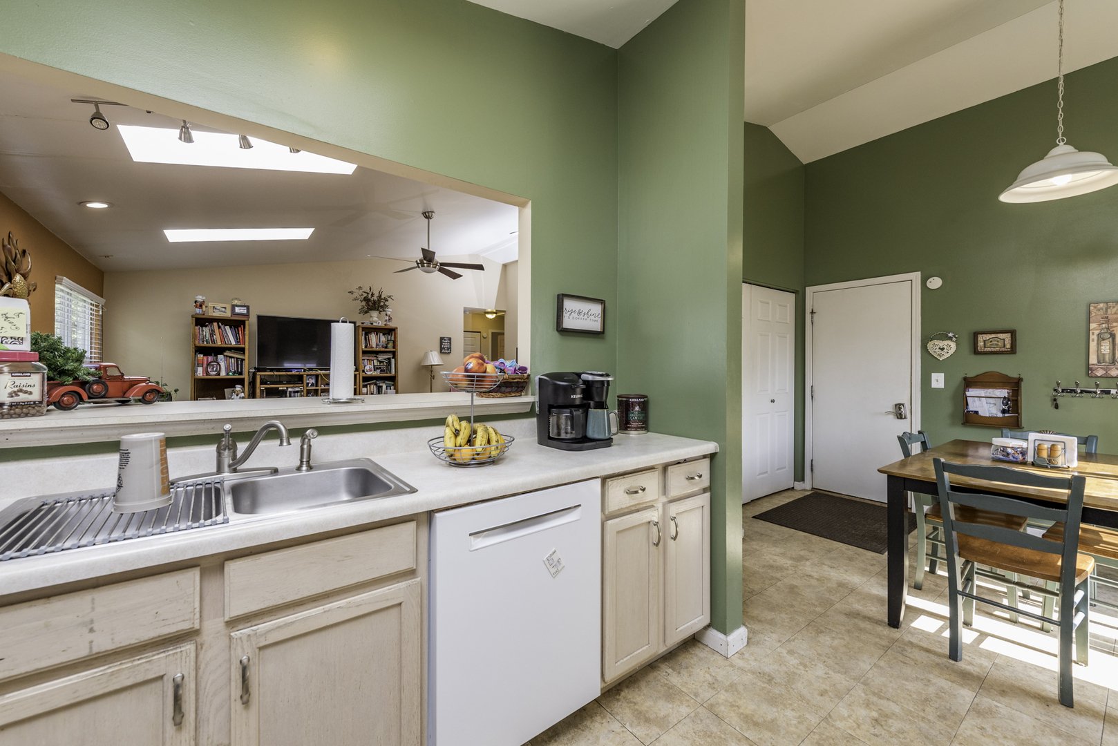 3306 Harbor Ridge Drive, Zion, IL 60099