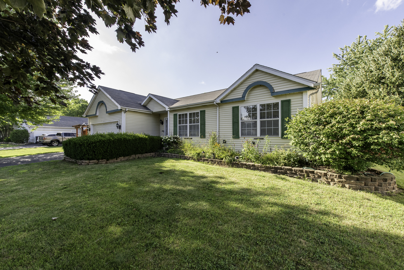 3306 Harbor Ridge Drive, Zion, IL 60099