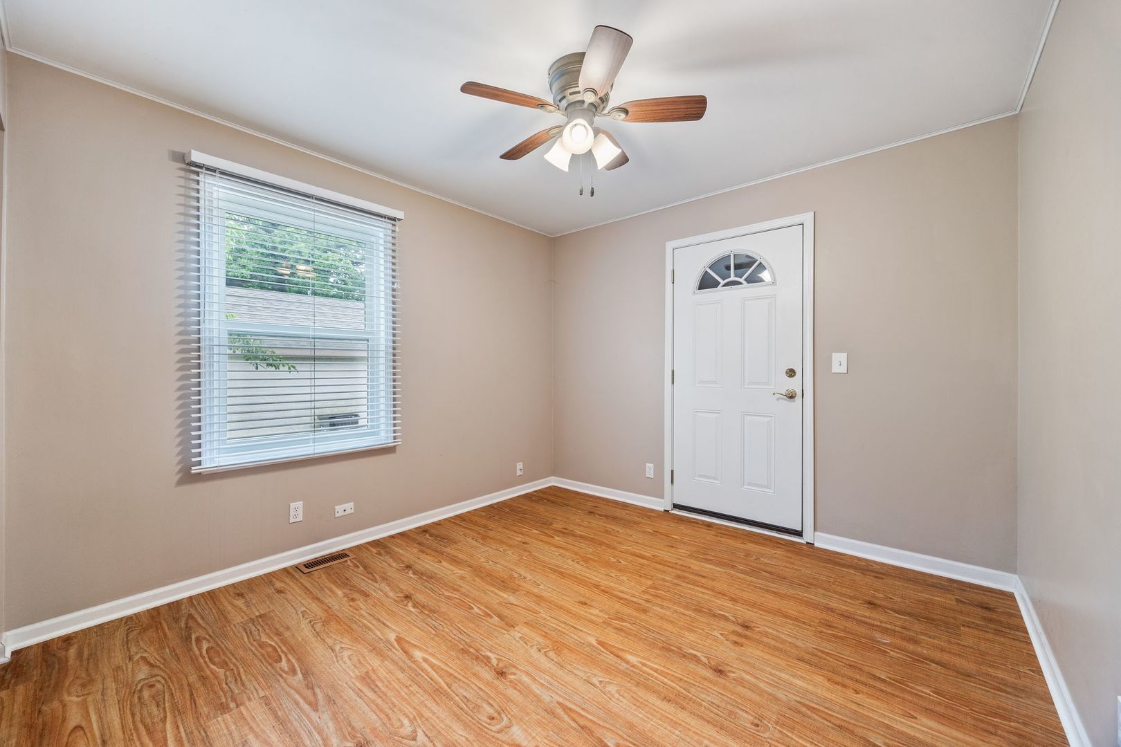 3112 Cedar Terrace, Island Lake, IL 60042