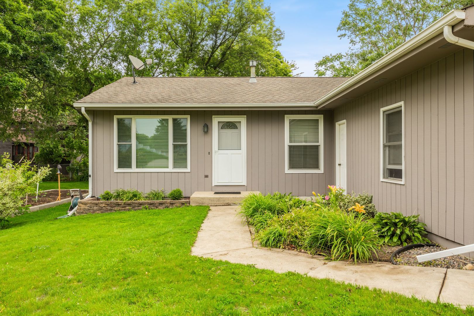 3112 Cedar Terrace, Island Lake, IL 60042