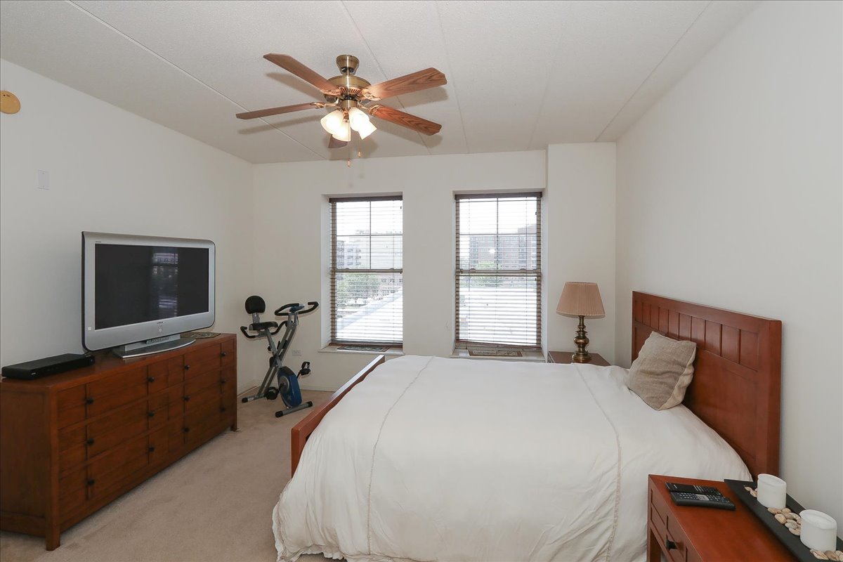 656 Pearson Street #505C, Des Plaines, IL 60016