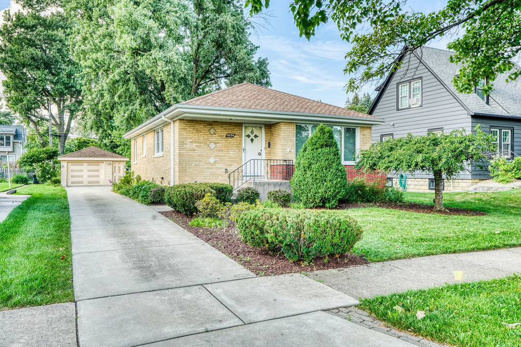 9026 Roach Avenue, Brookfield, IL 60513