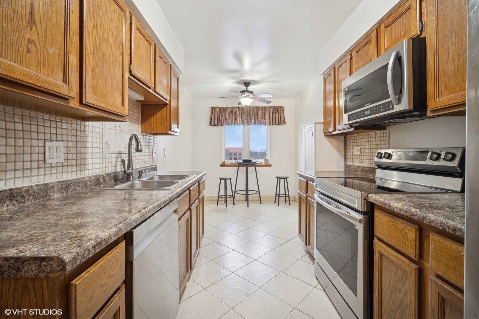 9377 Landings Lane #502, Des Plaines, IL 60016